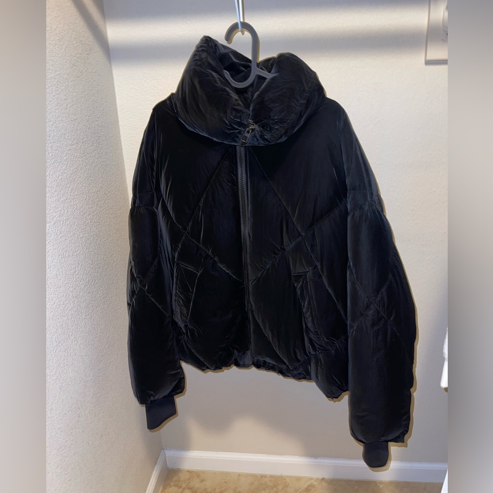 BLACK PUFFER JACKET
